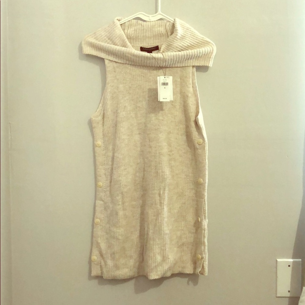 Sleeveless turtleneck top - TAG ATTACHED